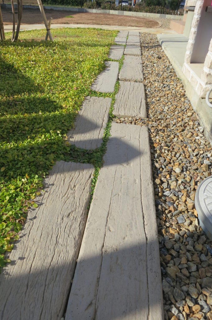 枕木でナチュラルアプローチ 埼玉県深谷でエクステリアリフォームならegsy イグシー へ